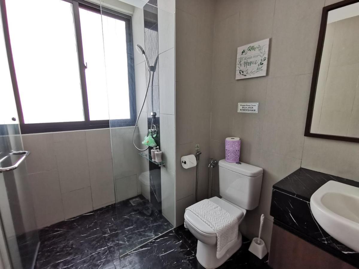 Landmark Stunning High Floor Coast View Studio #Netflix #Fast Wifi Tanjung Tokong Exteriör bild