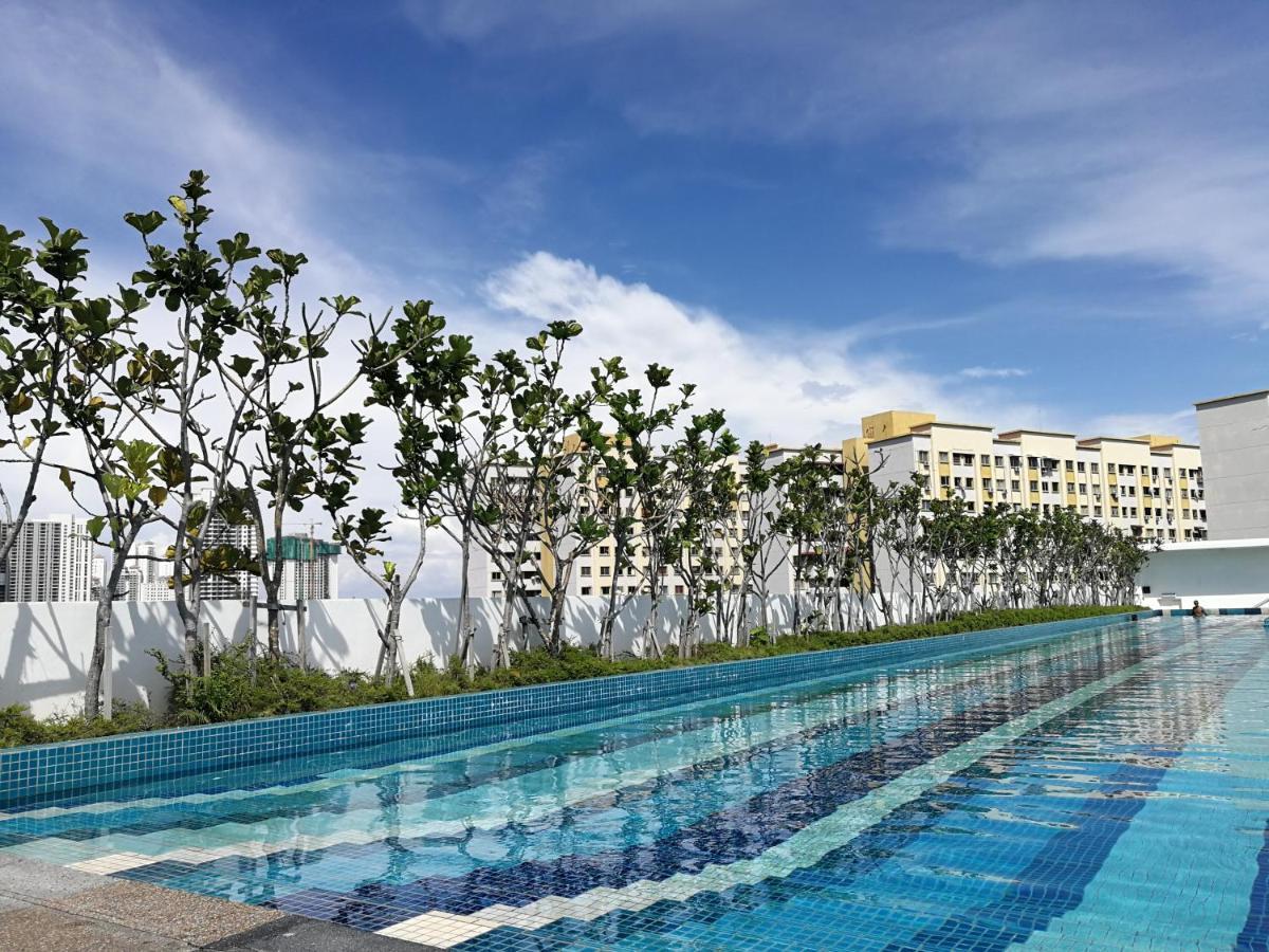 Landmark Stunning High Floor Coast View Studio #Netflix #Fast Wifi Tanjung Tokong Exteriör bild