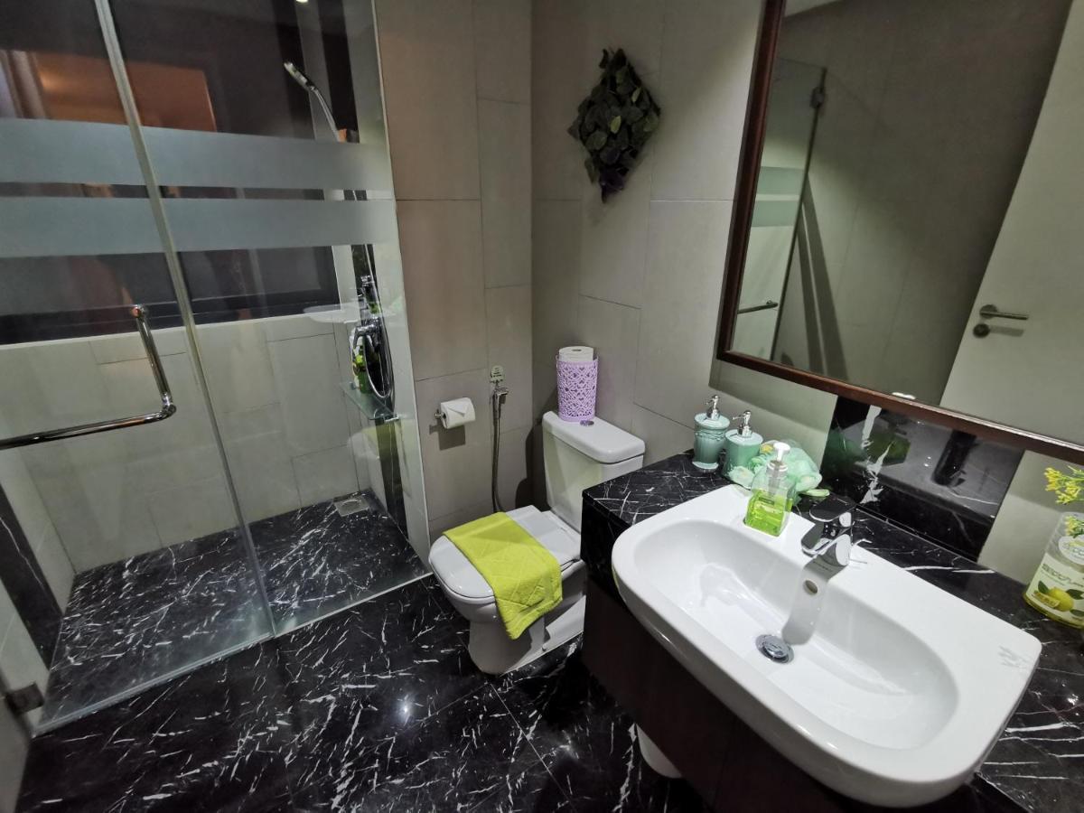 Landmark Stunning High Floor Coast View Studio #Netflix #Fast Wifi Tanjung Tokong Exteriör bild