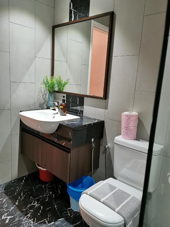 Landmark Stunning High Floor Coast View Studio #Netflix #Fast Wifi Tanjung Tokong Exteriör bild