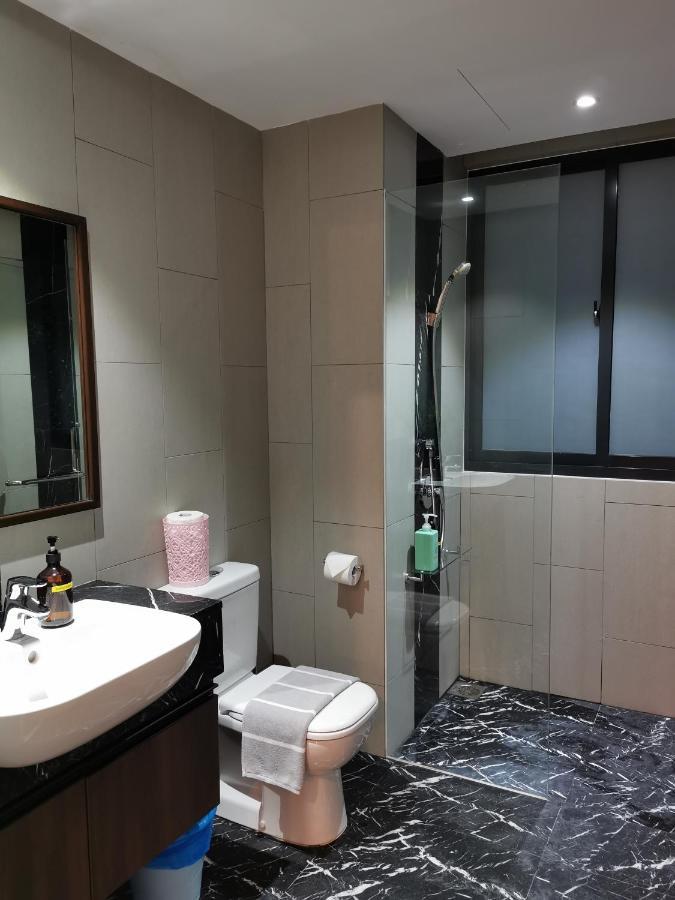 Landmark Stunning High Floor Coast View Studio #Netflix #Fast Wifi Tanjung Tokong Exteriör bild